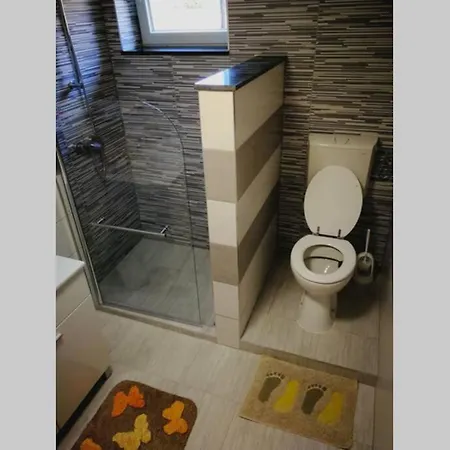 Studio Apartment *